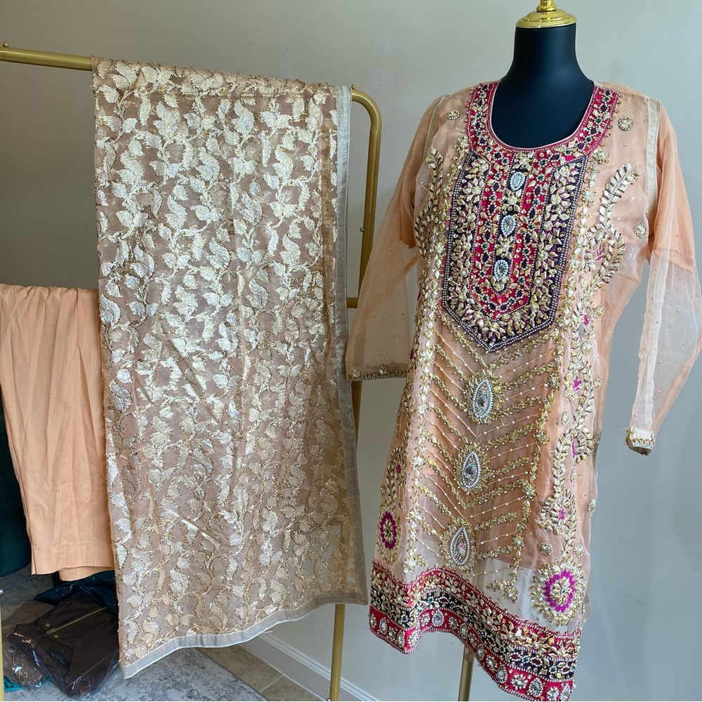 Embroidered Peach and Gold Traditional Dress shalwar kameez Mehndi - Picture 2 of 6